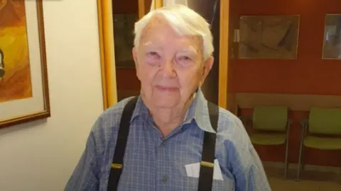 Michael Smuss, Brave Warsaw Ghetto Survivor, Passes at 99