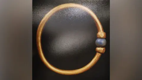 Search Launched for 3,000-Year-Old Gold Bracelet Missing from Cairo Museum