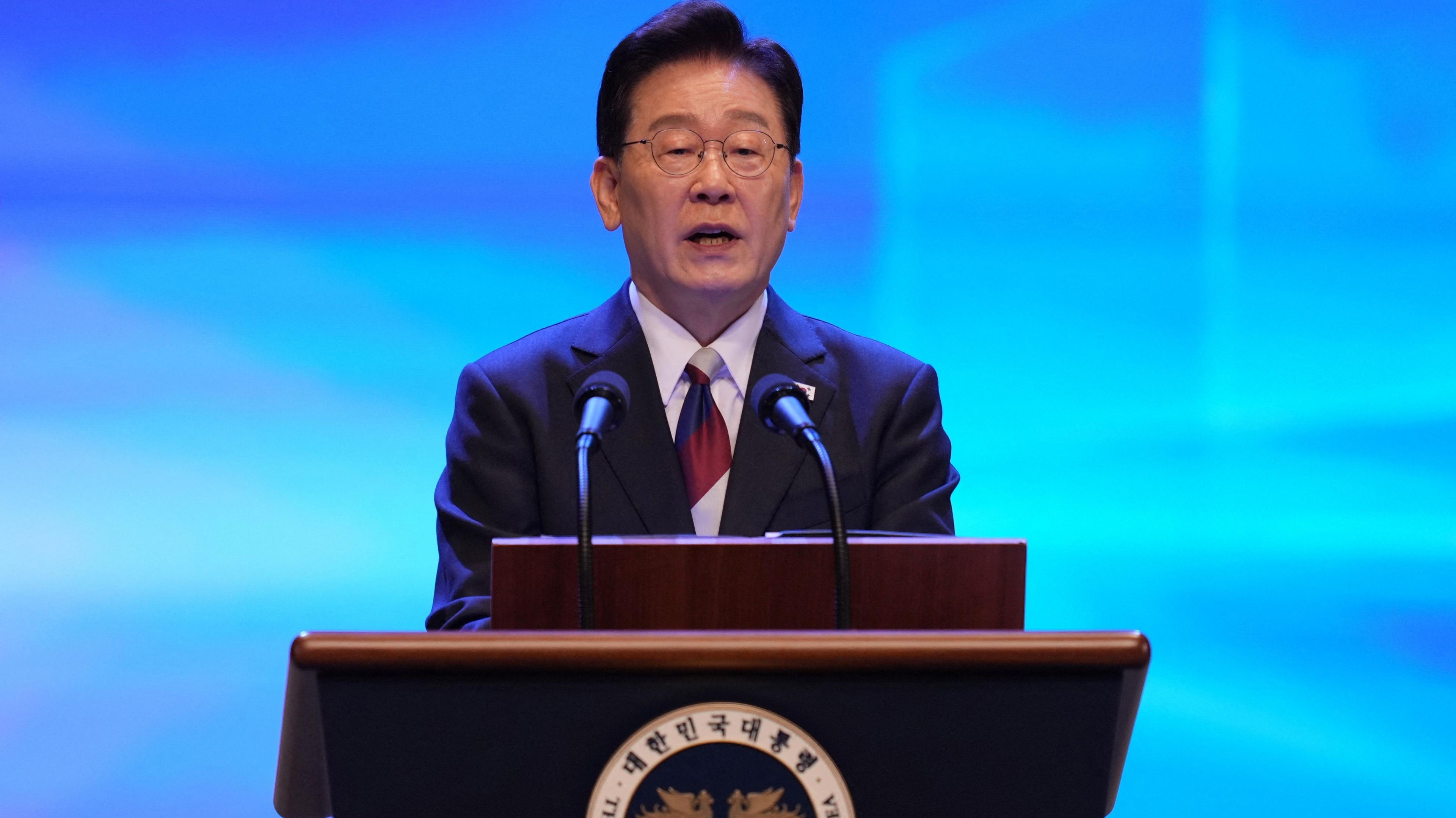 South Korea Calls for Talks to End Decades‑Long Korean War