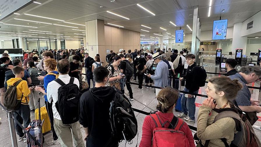 Berlin Airport Slams EU Border System With Hours of Queues