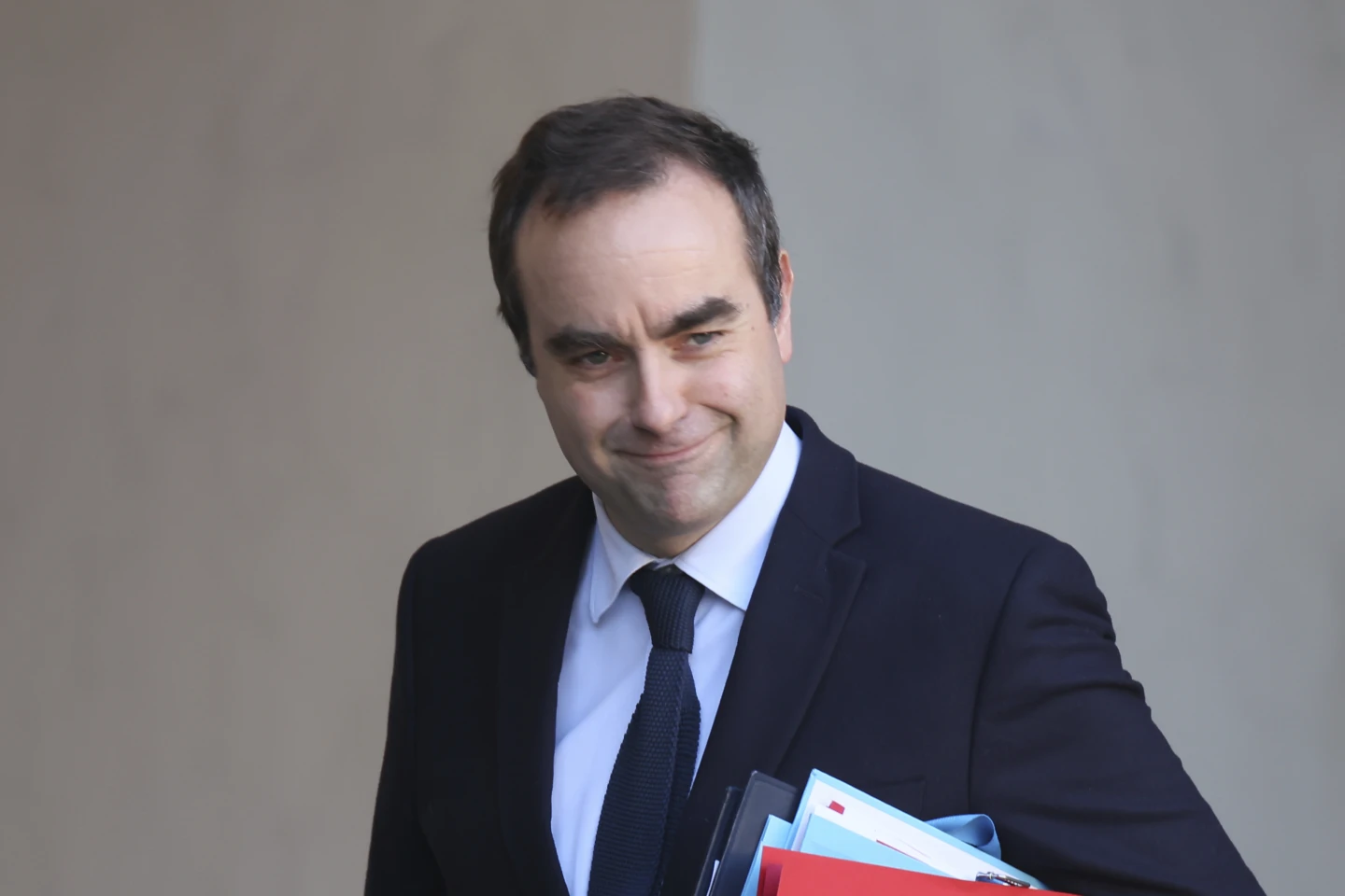 New Prime Minister Sébastien Lecornu Faces Political Challenges in France