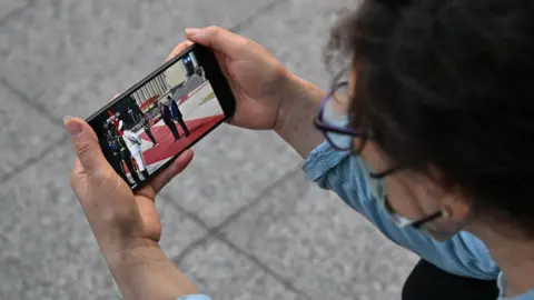 Global trust in news hits all‑time low, research shows
