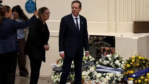 Israeli President Honors Victims of Bondi Beach Attack Amid Controversial Visit