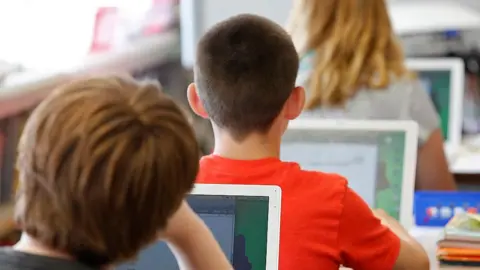 Los Angeles Schools Take Bold Step to Limit Classroom Screen Time