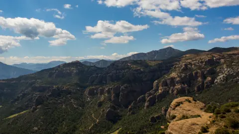 British Tourist Dies in Paragliding Accident Near Tremp, Catalonia