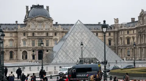 Five Additional Arrests Made in Louvre Jewellery Heist Investigation