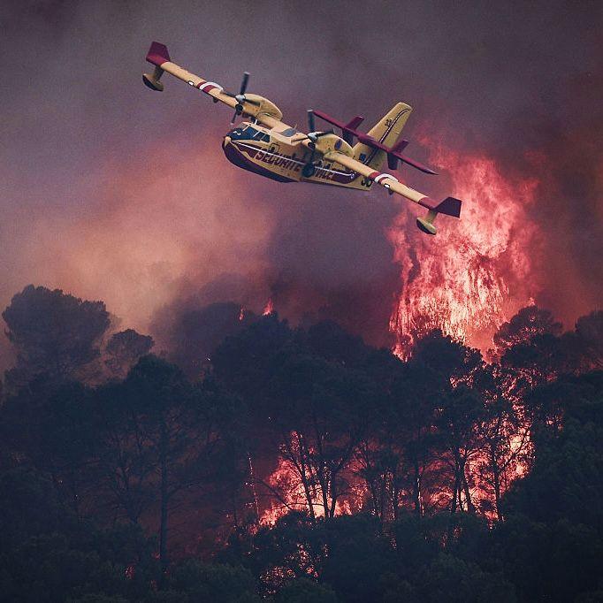 European Wildfires Sweep France and Spain, Evacuating Hundreds of Thousands