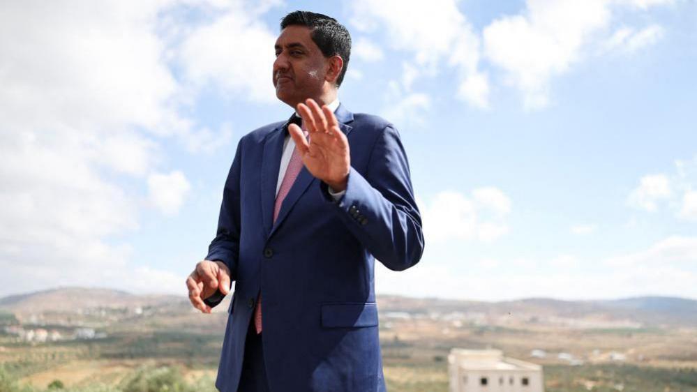 US Congressman Detained for 90 Minutes by Armed Israeli Settlers in the West Bank
