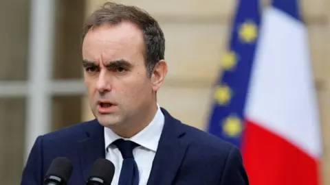 French PM Sébastien Lecornu Faces Urgent Deadline to Prevent New Elections Amid Political Turmoil