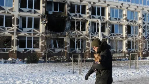 Macron Leads International Dialogue for Ukraine's Security Guarantees