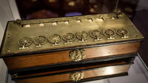 Paris Court Stops Auction of Groundbreaking 17th Century Calculator