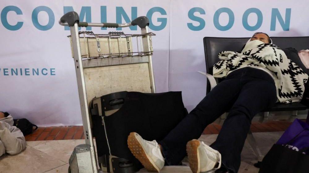 Indonesia Shuts Airports as Anak Krakatau Eruption Leaves 270,000 Passengers Stranded