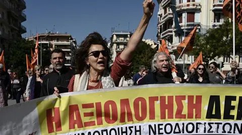 Greece’s Parliament Approves Controversial Labour Law Allowing Extended Workdays