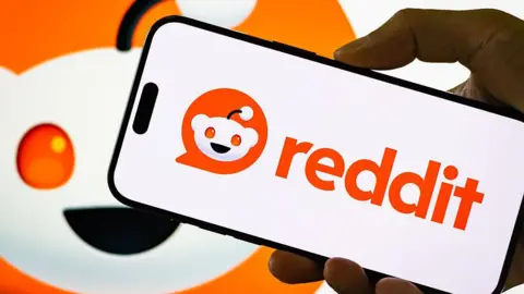 Australia Expands Social Media Ban for Children Under 16 to Include Reddit