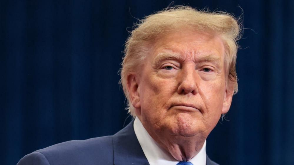 Trump Signals Review of US Stance on Falklands as Britain Urges Higher Defence Funding