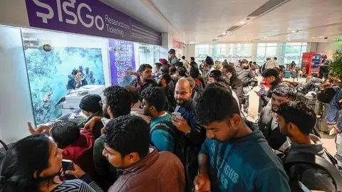 Massive Flight Cancellations by IndiGo Cause Travel Chaos Across India