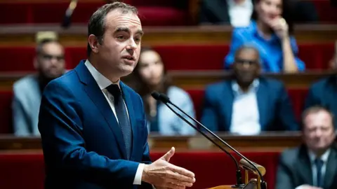 New French Prime Minister Secures Confidence Amid Political Turmoil
