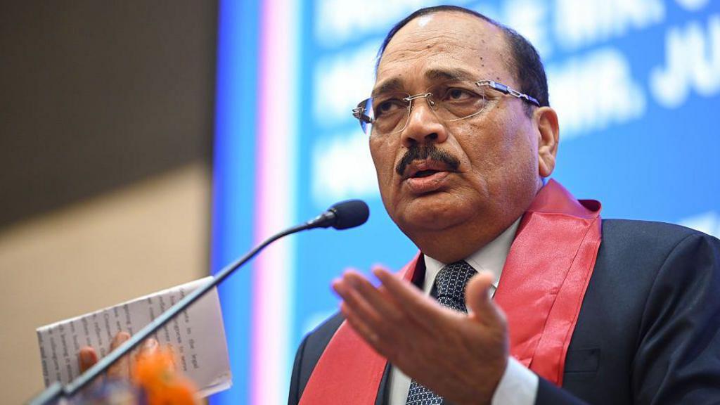 Law Students Call Out India’s Chief Justice, Boycott His Convocation Appearance