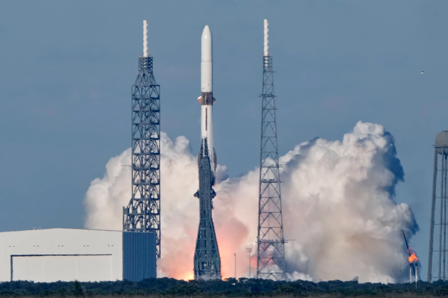 Blue Origin's New Glenn Rocket Successfully Launches NASA Mars Orbiters