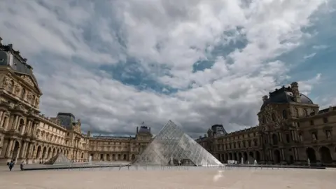 Louvre Museum Shut Down Following High-Profile Robbery