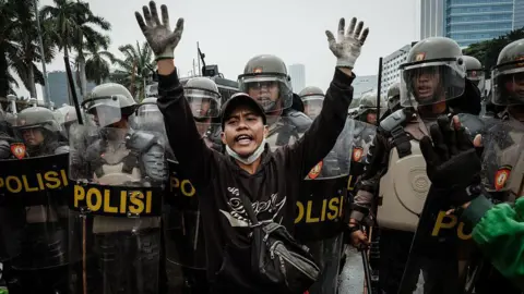 Indonesian Lawmakers' New Allowance Sparks Fresh Protests