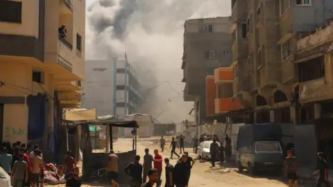 Intensified Conflict: Families Flee Amid Heavy Bombardment in Gaza City