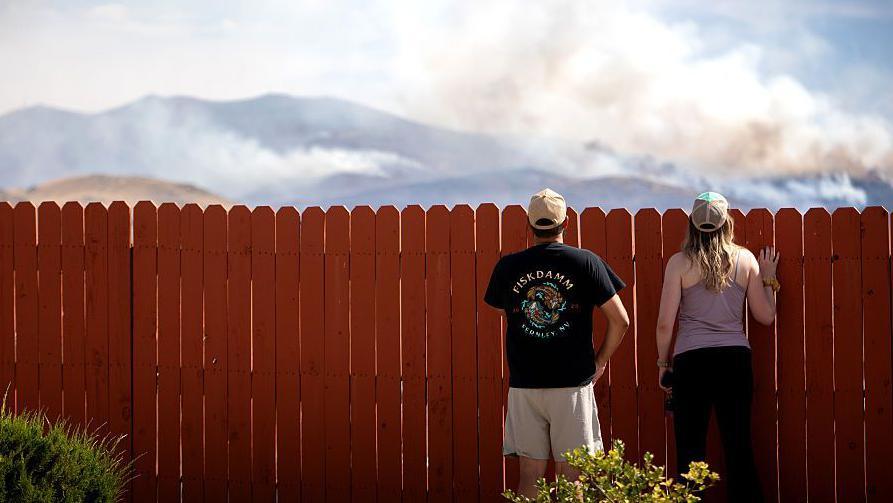 Reno, Nevada on Edge as 90,000 Evacuated Amid Wildfire