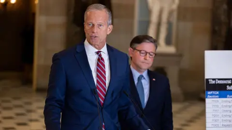 US Government Shutdown Continues as Senate Fails to Reach Agreement