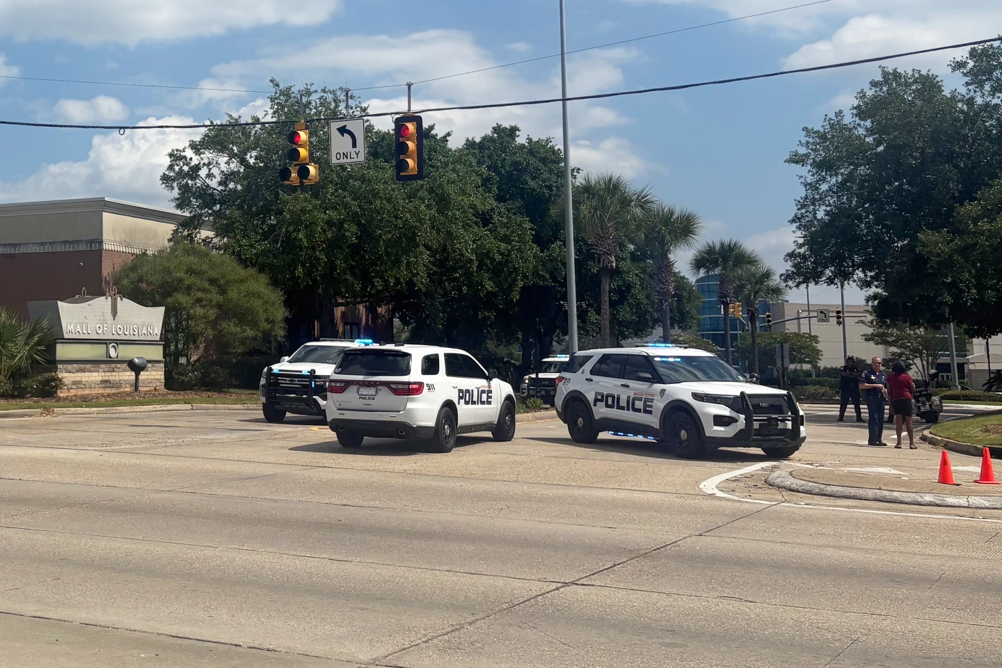 Gunfire Erupts at Baton Rouge Mall, Injuring Ten
