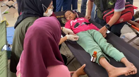 Over 1,000 Children Hospitalized Due to Food Poisoning from Free Lunch Program in Indonesia