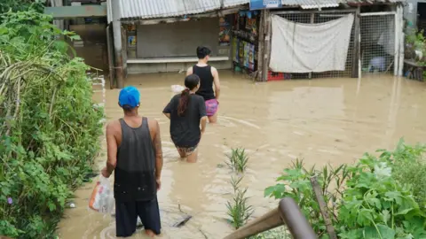 Tragic Impact of Typhoon Fung-wong: Six Lives Lost in the Philippines