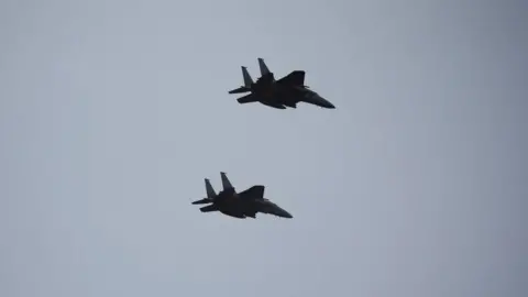 Incident Involving South Korean F-15K Jets Linked to Pilot Photography