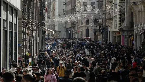 Turkey Thwarts Islamic State Plots with Major Arrests Ahead of New Year