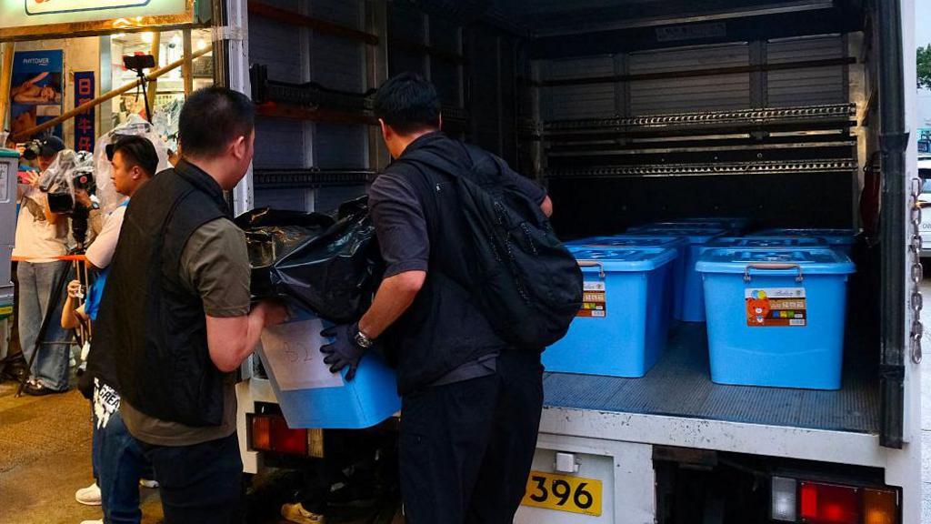 Police Arrest Five Bookstore Operators Over Alleged 'Seditious' Titles in Hong Kong