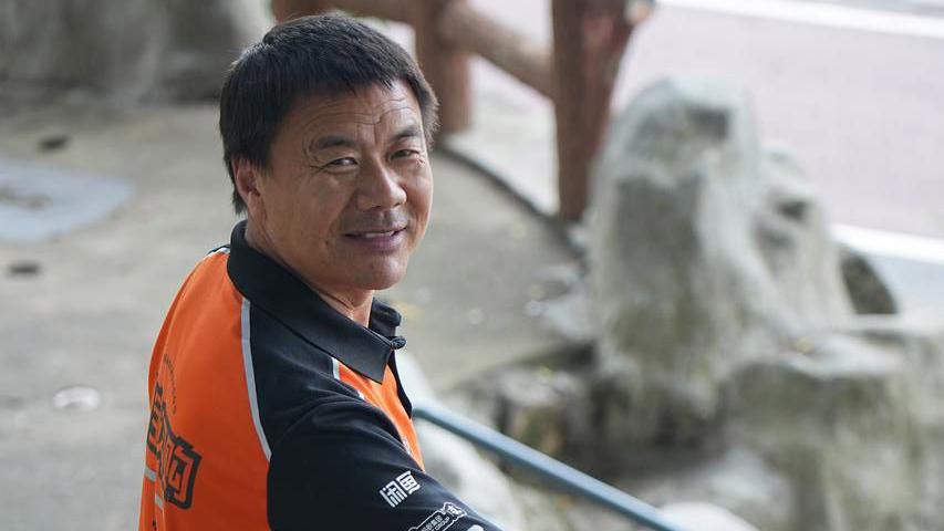 Food Delivery Rider Wang Jibing Receives China’s Prestigious Lu Xun Literary Prize