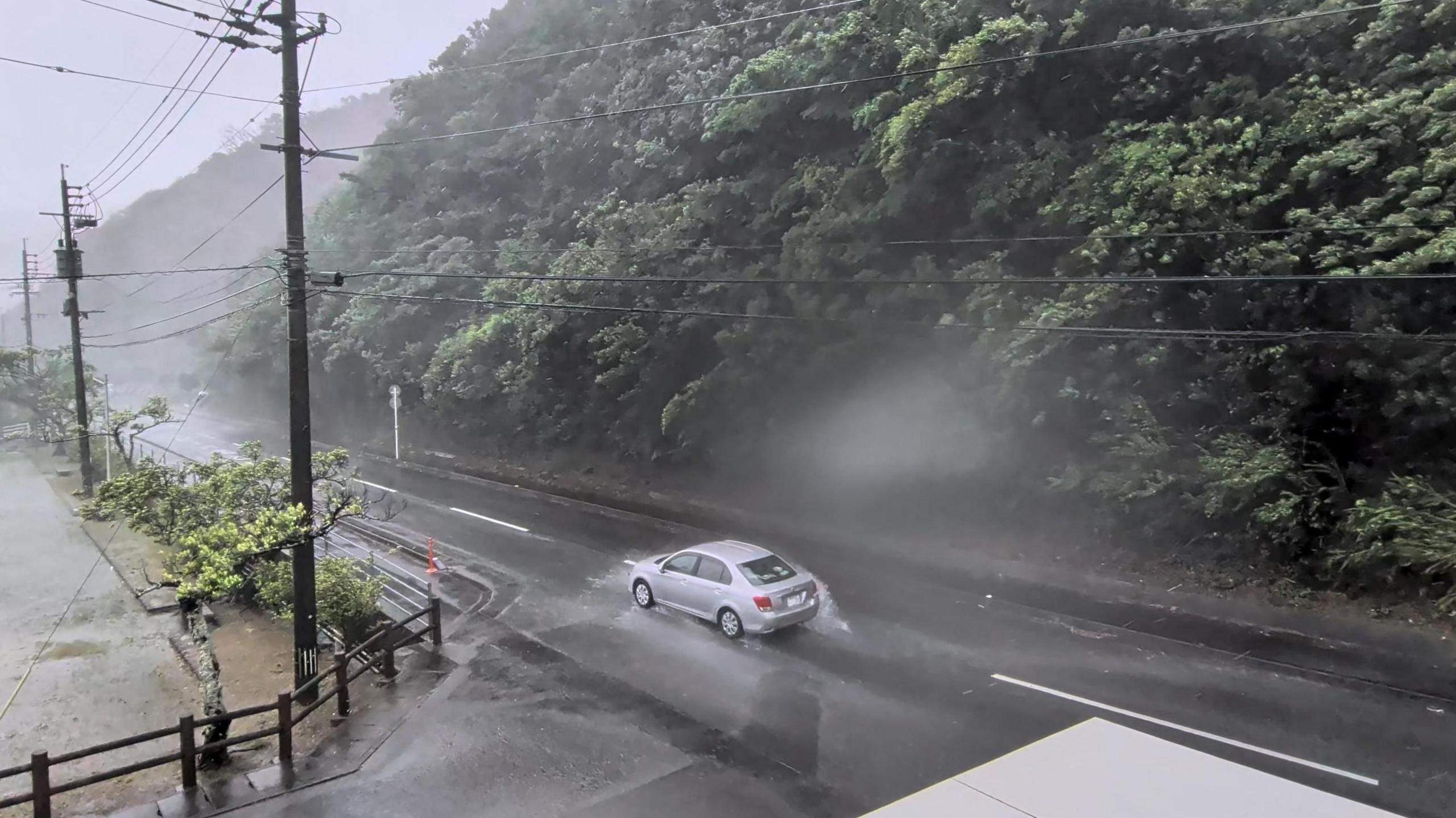 Typhoon Dolphin Hits Okinawa, Heads Toward China