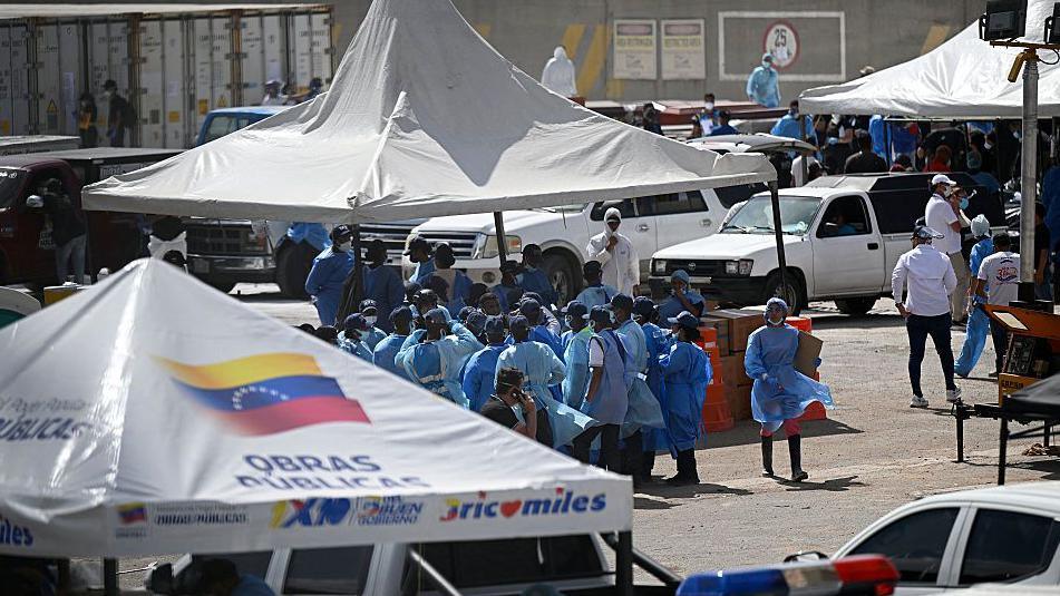 Families Await Identification of Earthquake Victims at Makeshift Morgue in La Guaira