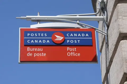 Canada's Postal Workers Strike Halt Mail Deliveries Nationwide