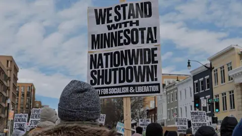 Negotiations Intensify to Prevent US Government Shutdown Following Minneapolis Incident